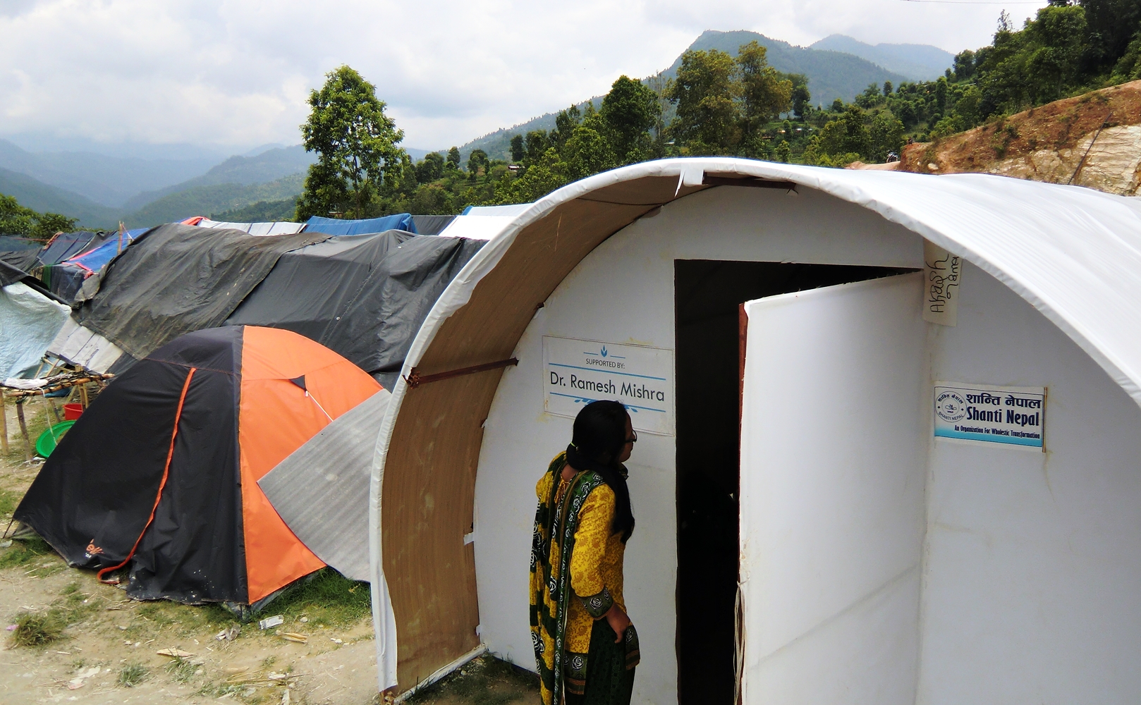 Besides setting up litter bins all over the Dhading camps, our local partner Shanti Nepal swiftly setup free clinic for victims to seek medical attention.